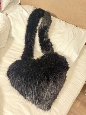 Plush Black Heart-Shaped Faux Fur Shoulder Bag